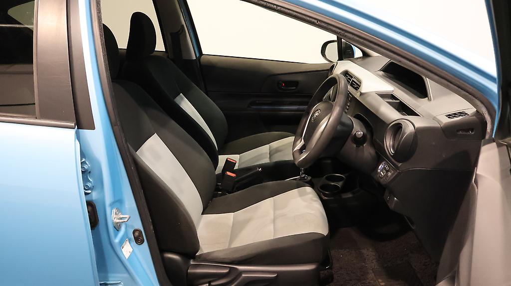 2013 Toyota Aqua S MODEL – PUSH START image 357556