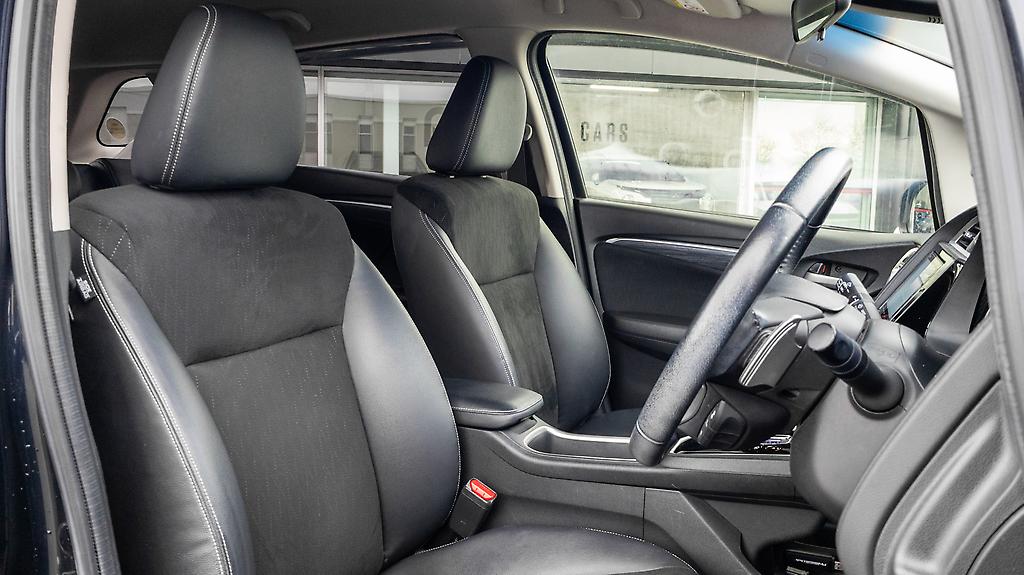 2015 Honda Shuttle Hybrid Z Half Leather Trim image 352731