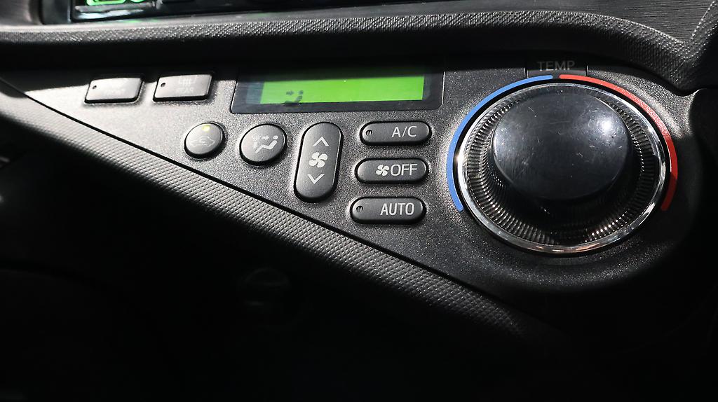 2013 Toyota Aqua Hybrid G MODEL – PUSH START image 357517