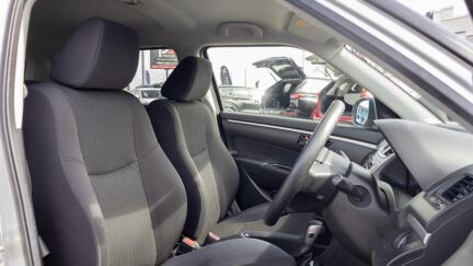 2015 Suzuki Swift XG, Push start image 356905