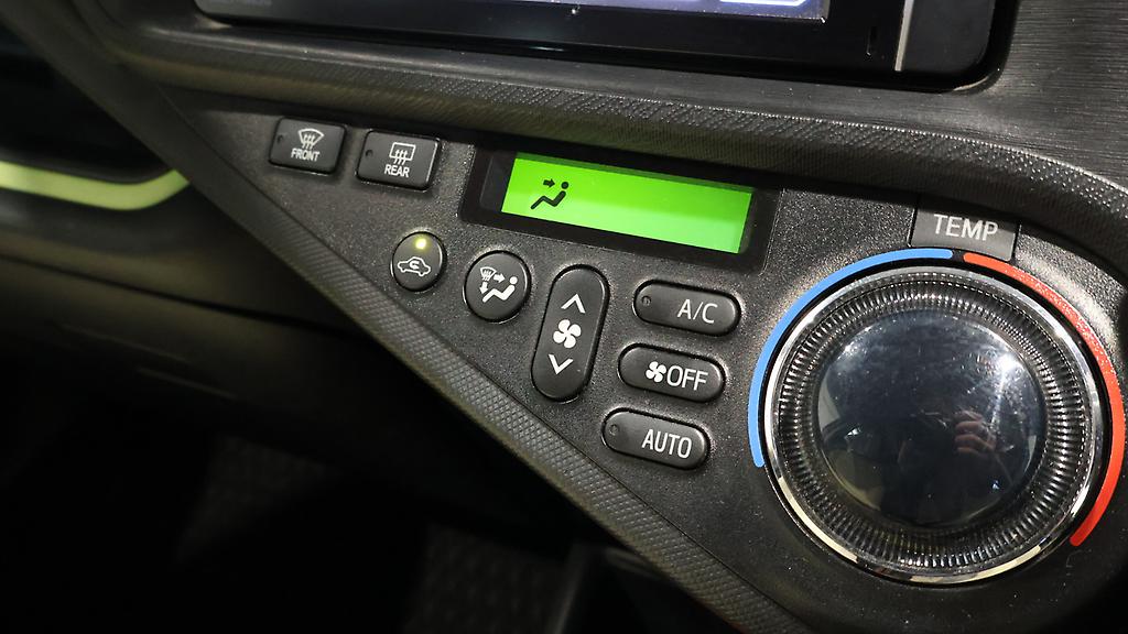 2013 Toyota Aqua Hybrid S Smart Entry Navi ready Package image 357476