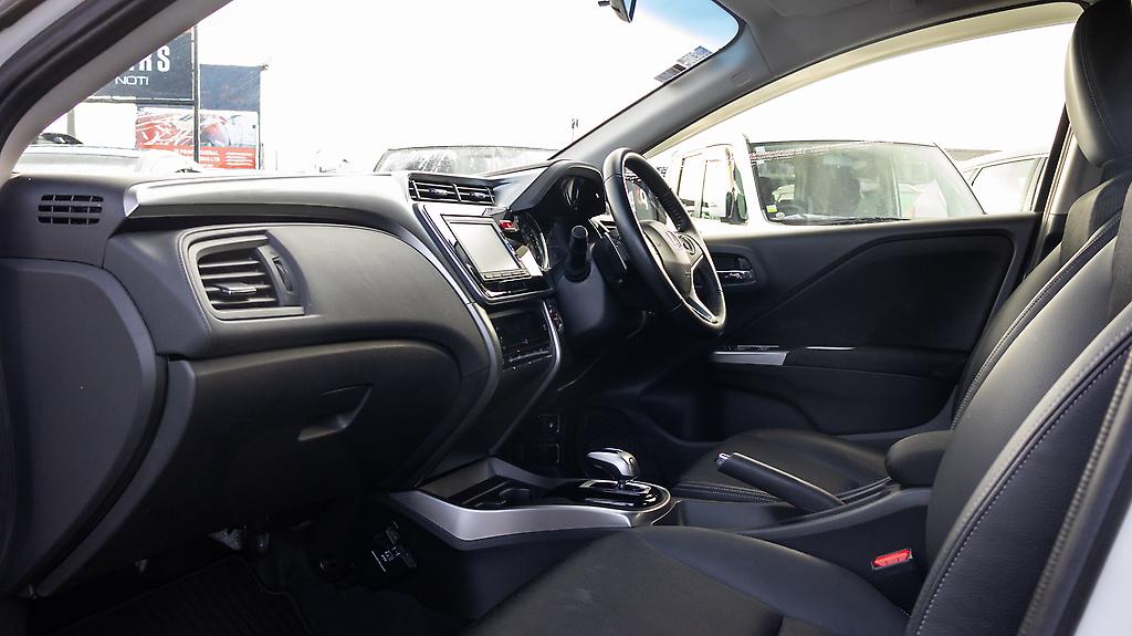 2016 Honda Grace Hybrid EX Push start image 357770