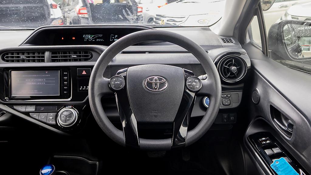 2016 Toyota Aqua Hybrid F spec Push start image 356984