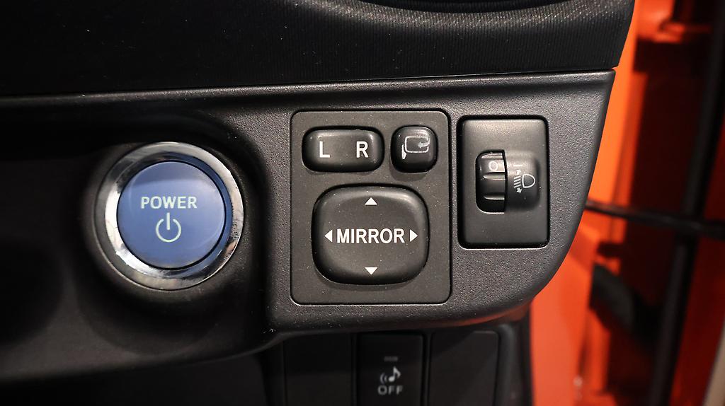 2012 Toyota Aqua Heated Seats, Push Button Start, Reverse Camera image 354583