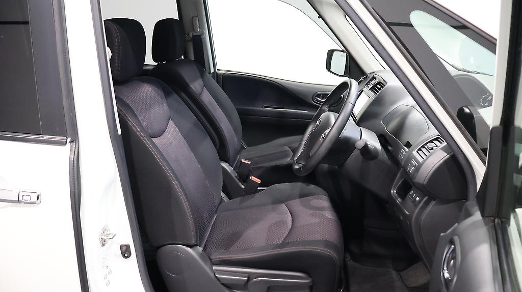 2013 Nissan Serena Hybrid Highway Star image 353070