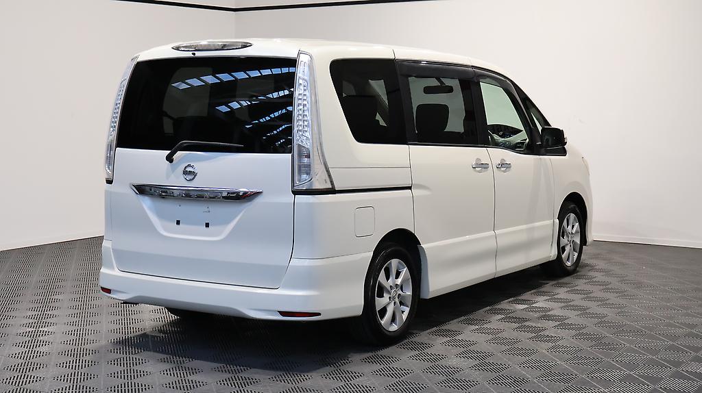 2013 Nissan Serena Hybrid Highway Star image 353064
