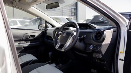 2014 Toyota Aqua F spec Hybrid Push start image 353186