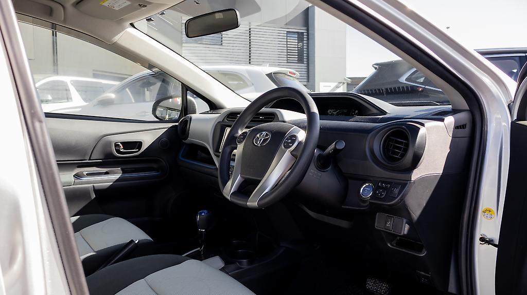 2014 Toyota Aqua F spec Hybrid Push start image 353186