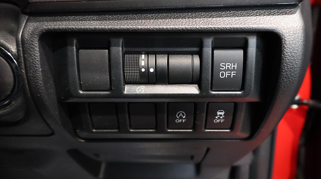 2017 Subaru XV 2.0i-L Eyesight Black Leather Selection image 353054