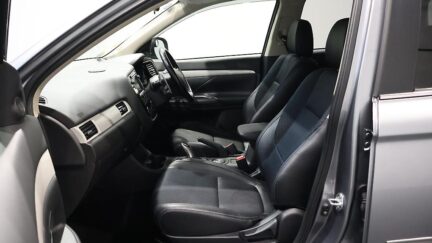 2013 Mitsubishi Outlander PHEV G Navi-Package 4WD image 355302