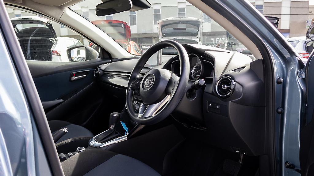2015 Mazda Demio 13S push start,i stop image 357782