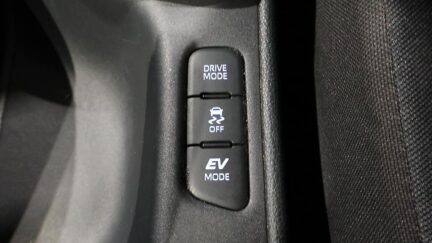 2021 Toyota Yaris Hybrid X image 357100