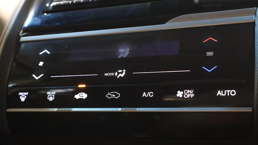 2015 Honda Fit Hybrid F Package image 354673