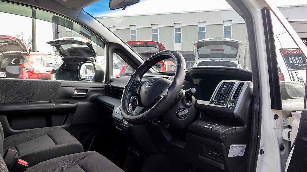 2012 Honda Step Wagon Spada 8 seater Keyless start image 357001