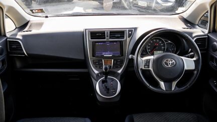 2012 Toyota Ractis G Model Push start image 353435