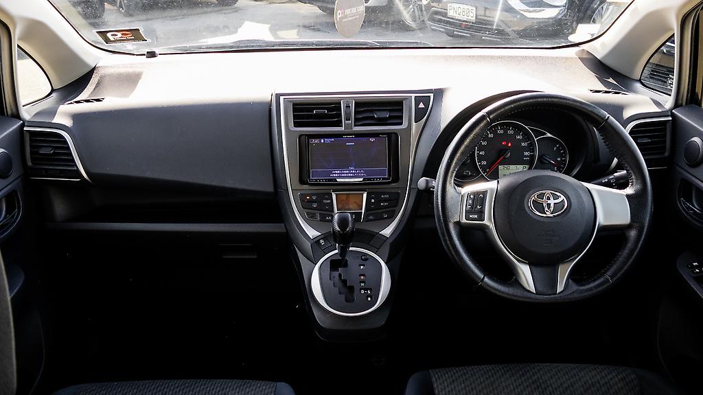 2012 Toyota Ractis G Model Push start image 353435