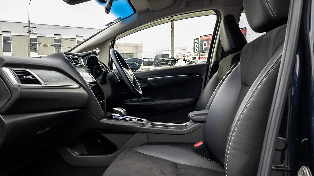 2015 Honda Shuttle Hybrid Z Half Leather Trim image 352738