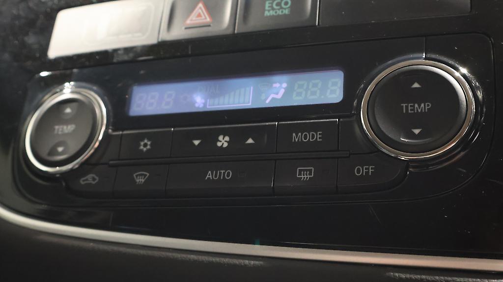 2013 Mitsubishi Outlander PHEV G Navi-Package 4WD image 355309