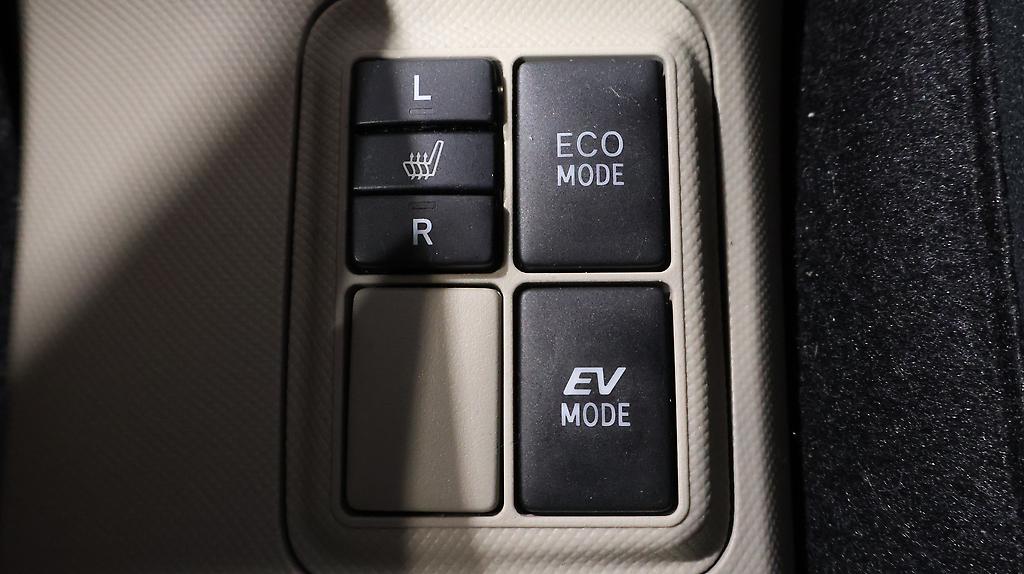 2013 Toyota Aqua G Model, Push Start, Reverse Camera image 356046