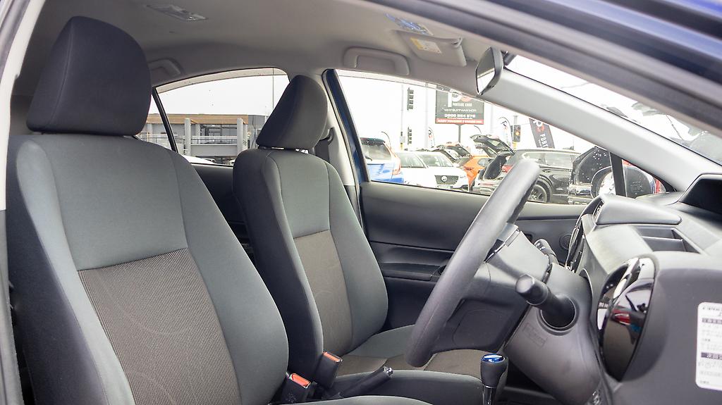 2016 Toyota Aqua Hybrid F spec Push start image 356981