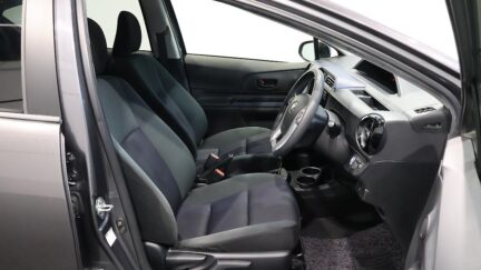 2015 Toyota Aqua S MODEL + PUSH START + REVERSE CAMERA image 357907