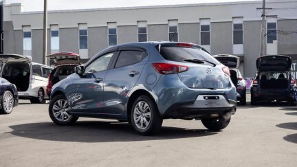 2015 Mazda Demio 13S push start,i stop image 357776
