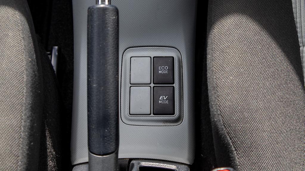 2013 Toyota Aqua Hybrid F spec , Push start image 357823