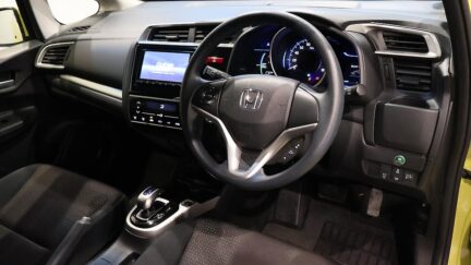 2015 Honda Fit Hybrid F Package image 354670