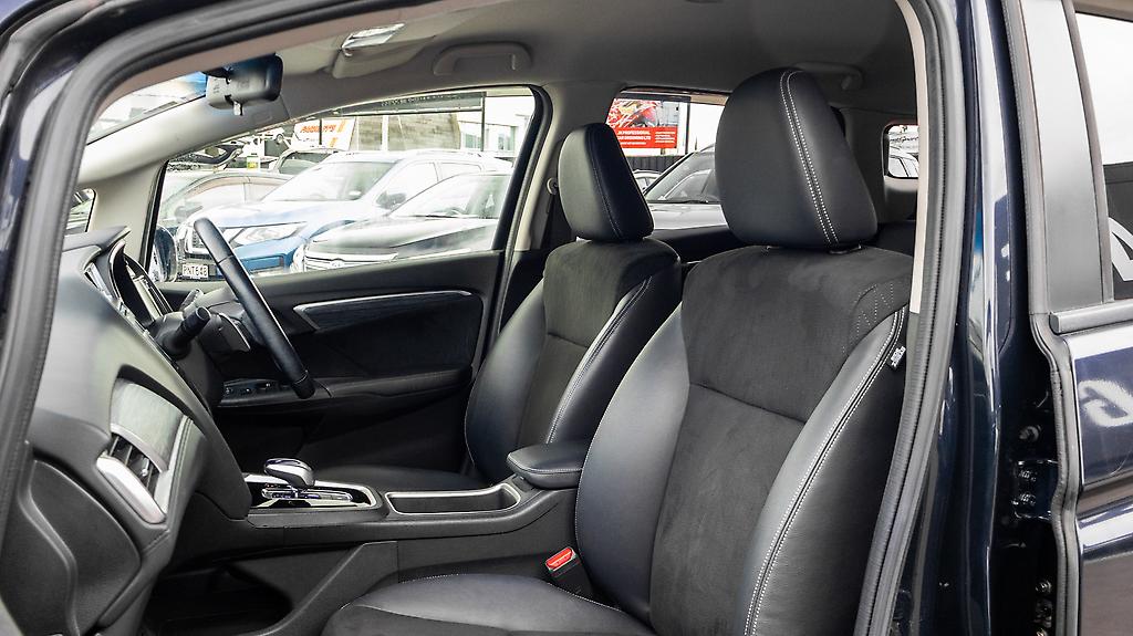 2015 Honda Shuttle Hybrid Z Half Leather Trim image 352739