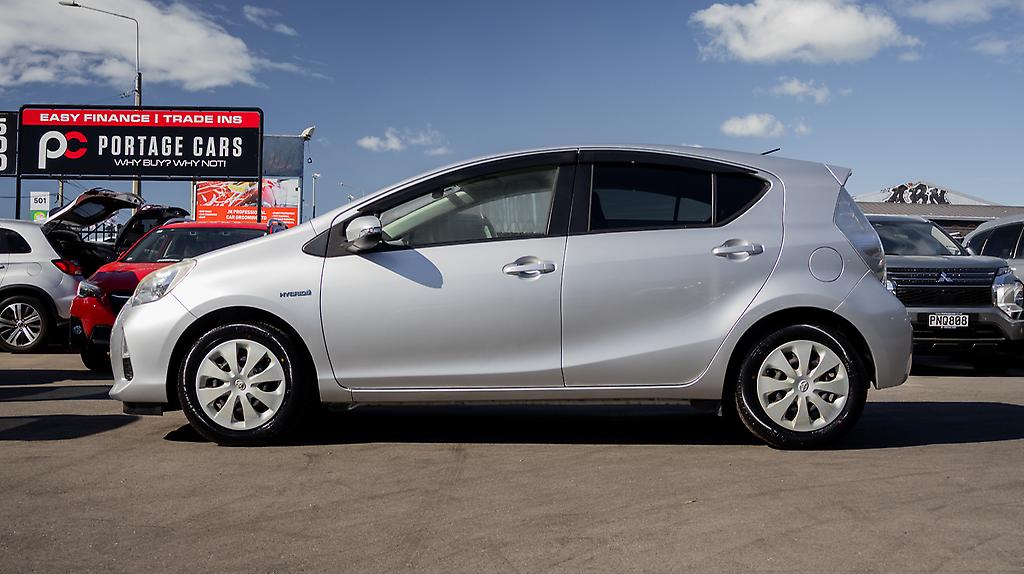 2014 Toyota Aqua F spec Hybrid Push start image 353178