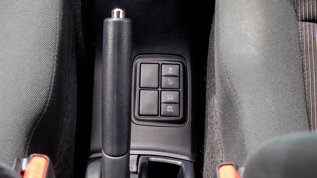 2016 Toyota Aqua Hybrid F spec Push start image 356985
