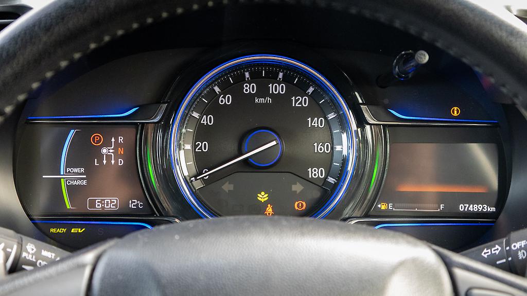 2016 Honda Grace Hybrid EX Push start image 357759