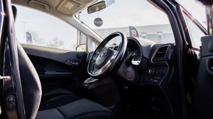 2012 Toyota Ractis G Model Push start image 353440