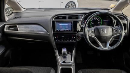 2015 Honda Shuttle Hybrid Z Half Leather Trim image 352727
