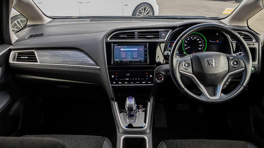 2015 Honda Shuttle Hybrid Z Half Leather Trim image 352727
