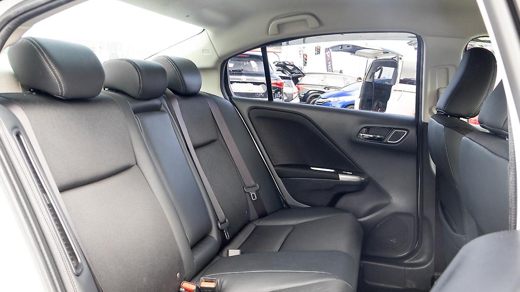 2016 Honda Grace Hybrid EX Push start image 357760