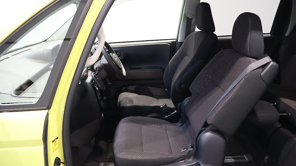 2013 Toyota Spade F Model, Push Start, Reverse Camera image 355860