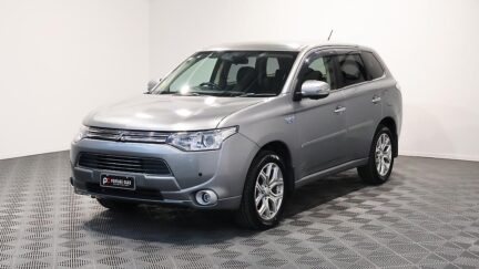 2013 Mitsubishi Outlander PHEV G Navi-Package 4WD image 355297