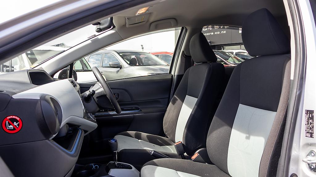 2013 Toyota Aqua Hybrid F spec , Push start image 357824