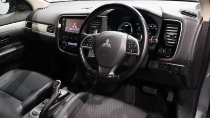 2013 Mitsubishi Outlander PHEV G Navi-Package 4WD image 355307