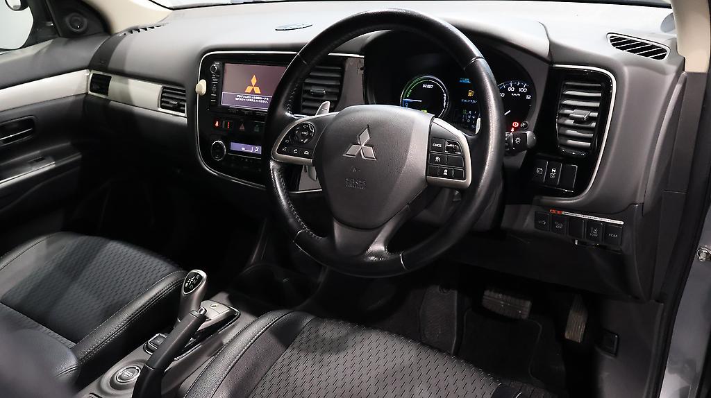 2013 Mitsubishi Outlander PHEV G Navi-Package 4WD image 355307