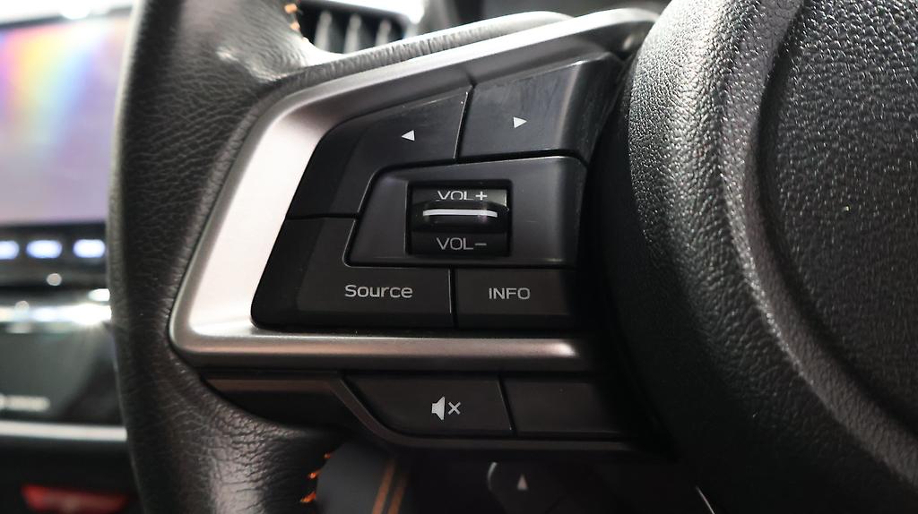 2017 Subaru XV 2.0i-L Eyesight Black Leather Selection image 353056