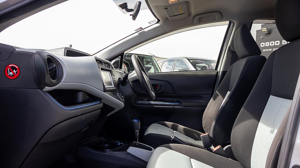 2013 Toyota Aqua Hybrid F spec , Push start image 357825