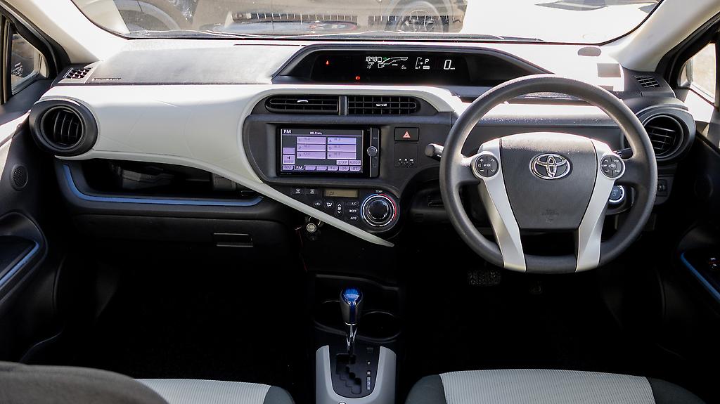 2014 Toyota Aqua F spec Hybrid Push start image 353181