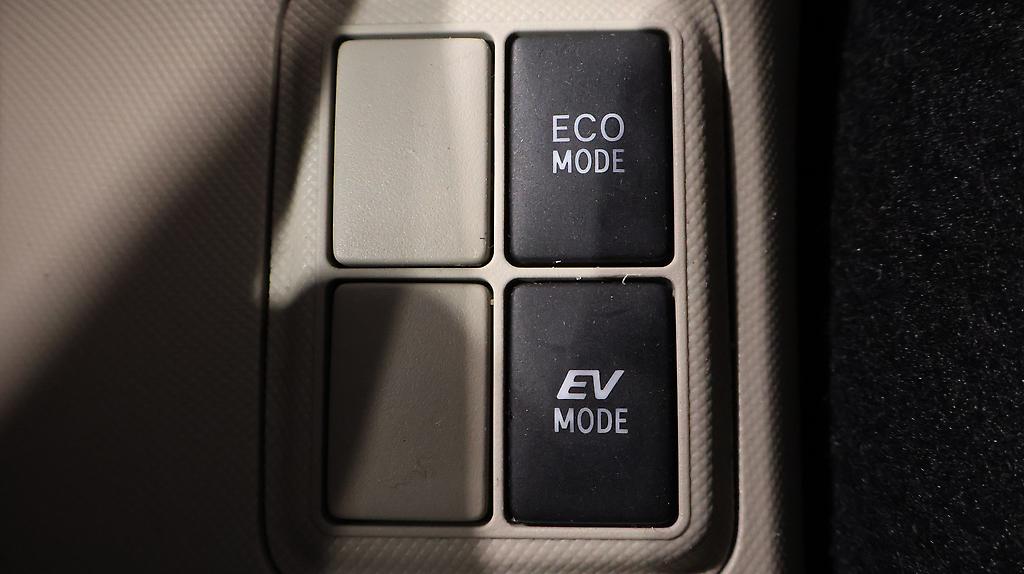 2013 Toyota Aqua G Model, Push Start, Reverse Camera image 355935