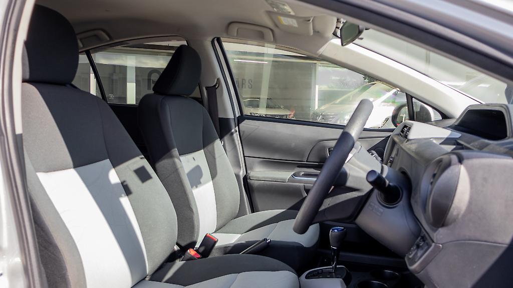 2014 Toyota Aqua F spec Hybrid Push start image 353185