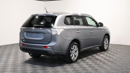 2013 Mitsubishi Outlander PHEV G Navi-Package 4WD image 355299