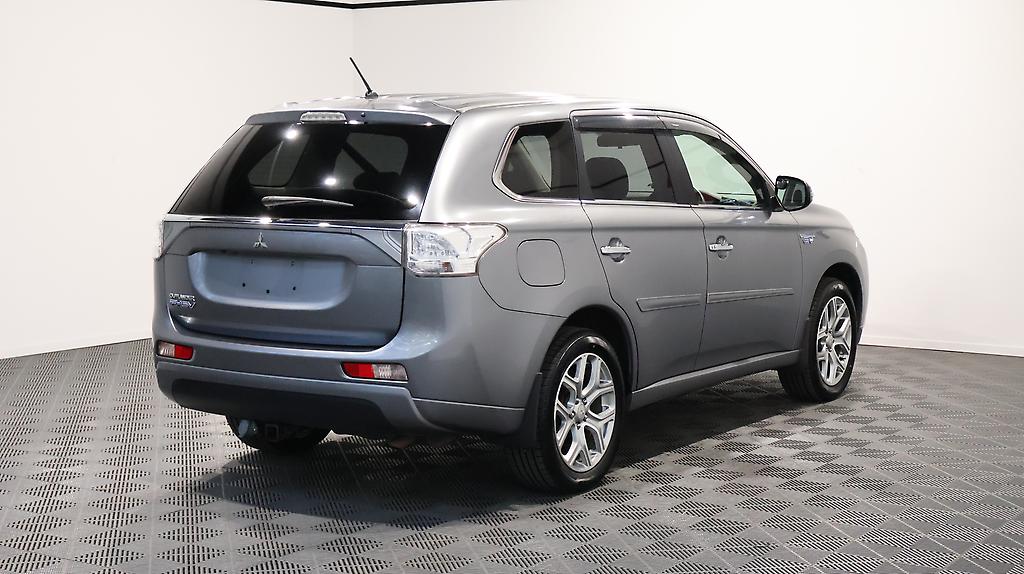 2013 Mitsubishi Outlander PHEV G Navi-Package 4WD image 355299