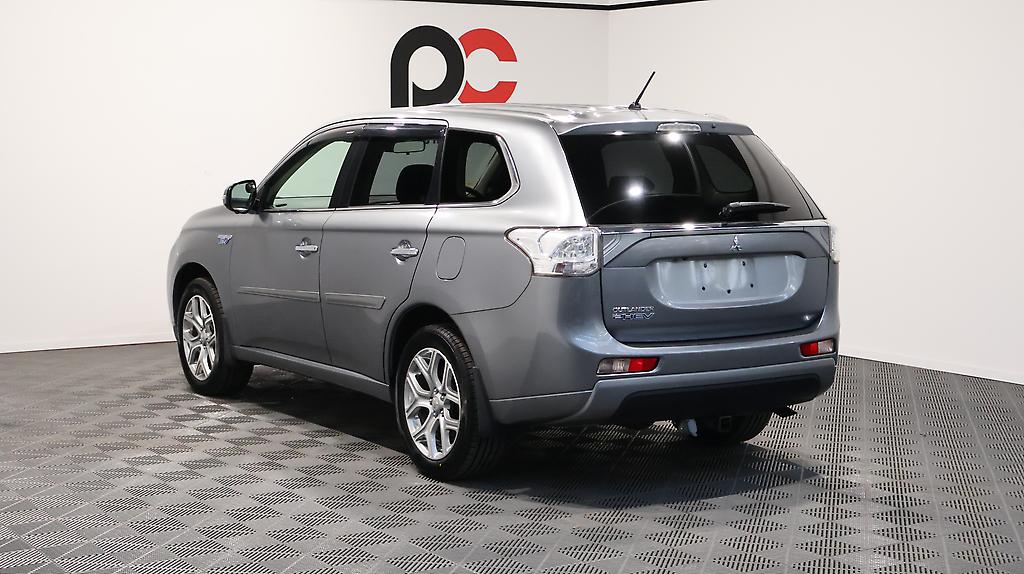 2013 Mitsubishi Outlander PHEV G Navi-Package 4WD image 355298