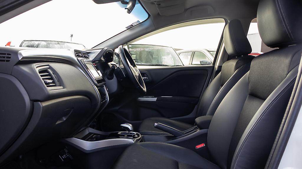 2016 Honda Grace Hybrid EX Push start image 357769